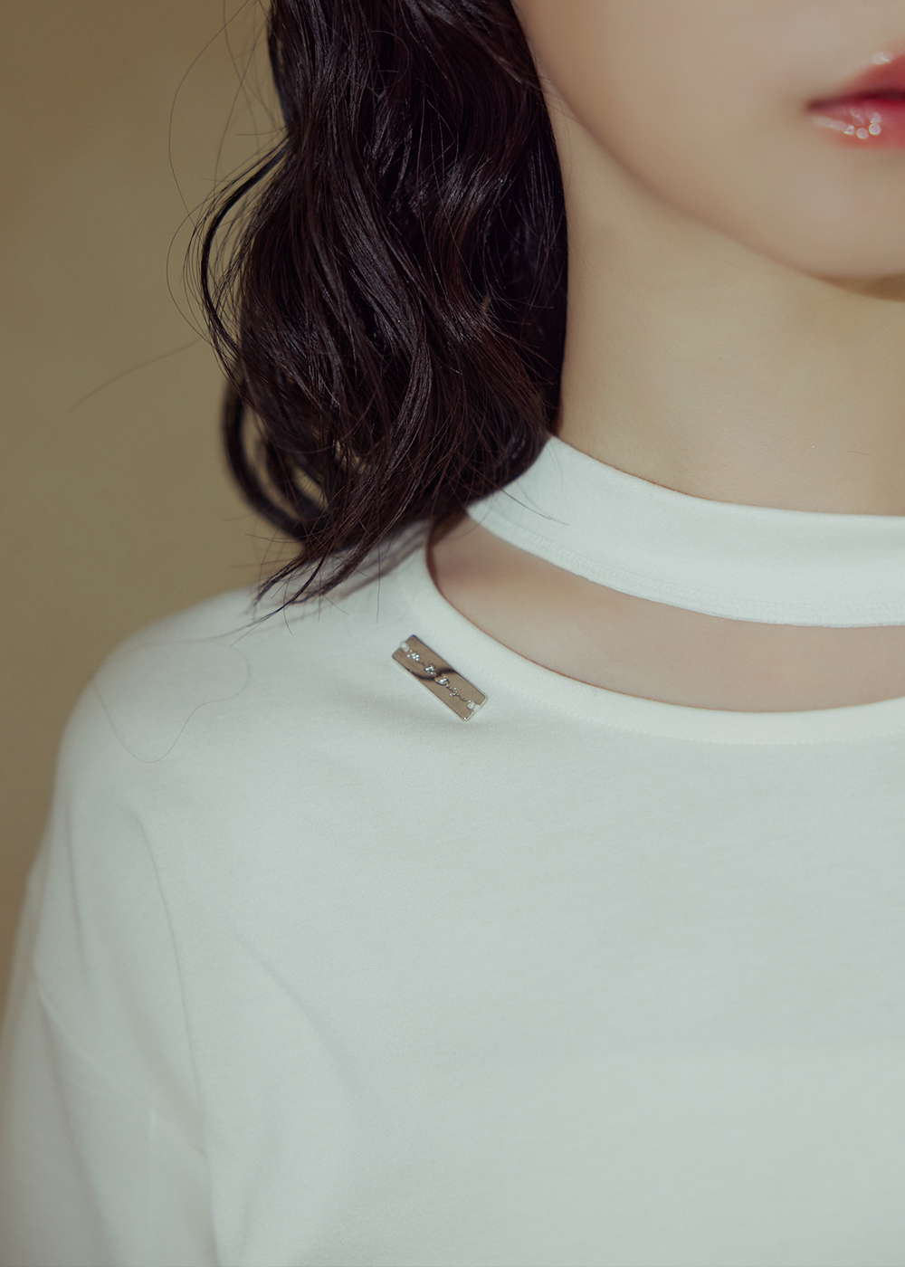 領口不對稱設計上衣