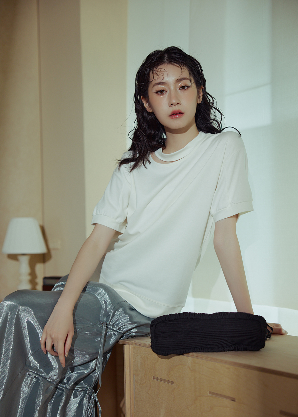 領口不對稱設計上衣