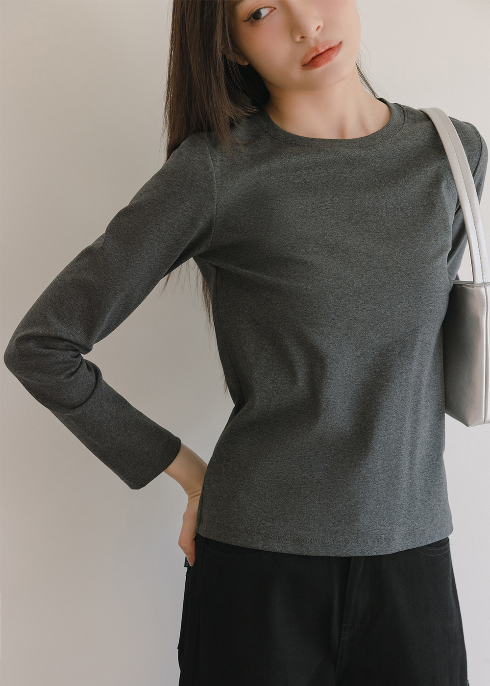 M系列品牌經典刺繡彈力上衣