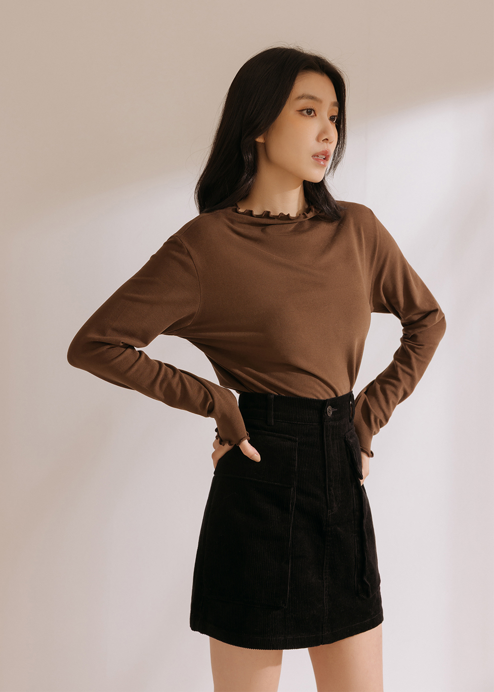 親膚絨面木耳邊搭配上衣