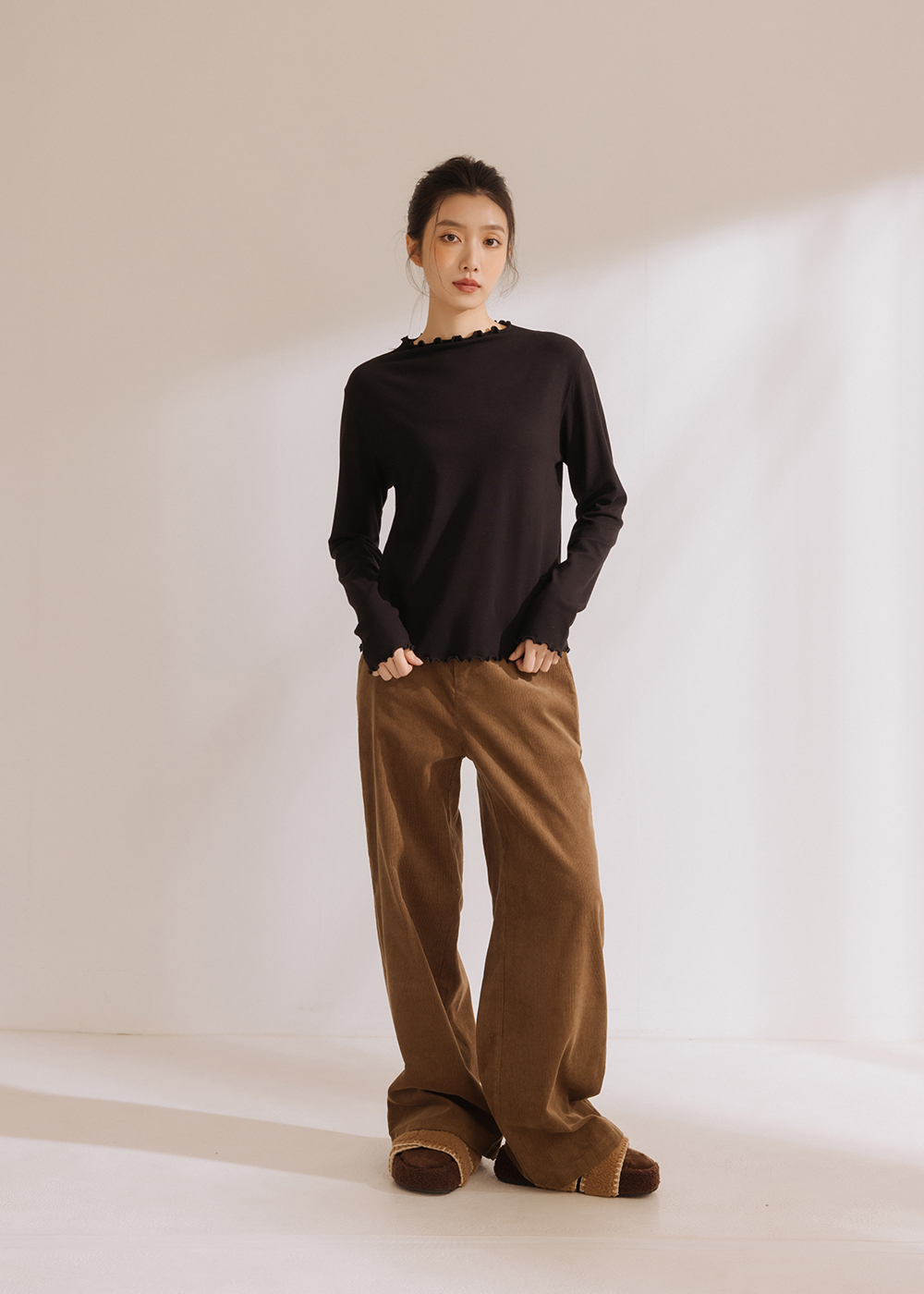 親膚絨面木耳邊搭配上衣