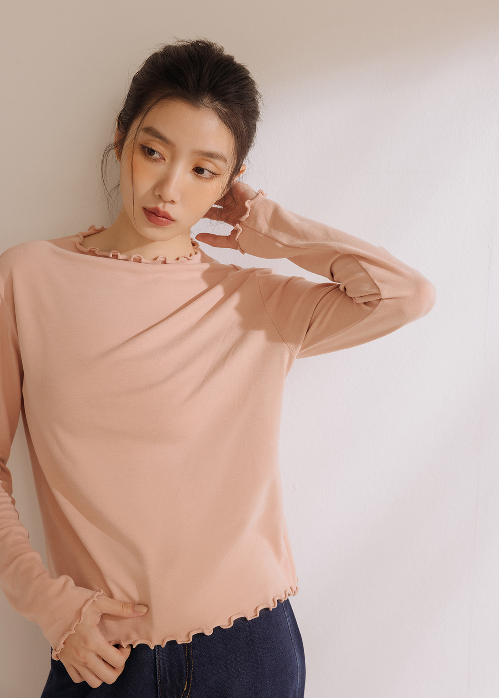 親膚絨面木耳邊搭配上衣