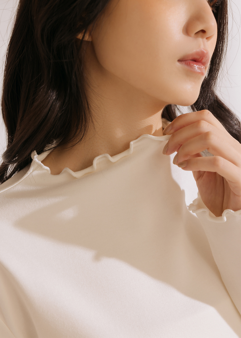 親膚絨面木耳邊搭配上衣