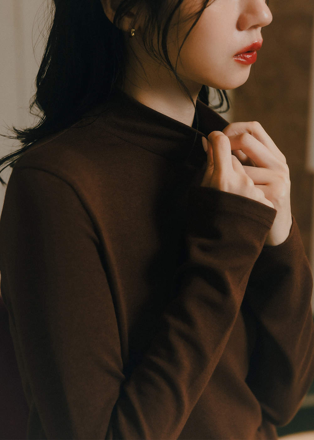 設計剪接高領內搭上衣