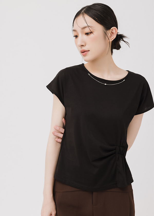 不對稱領鍊抽皺蓋袖上衣