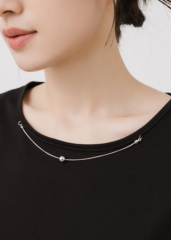 不對稱領鍊抽皺蓋袖上衣