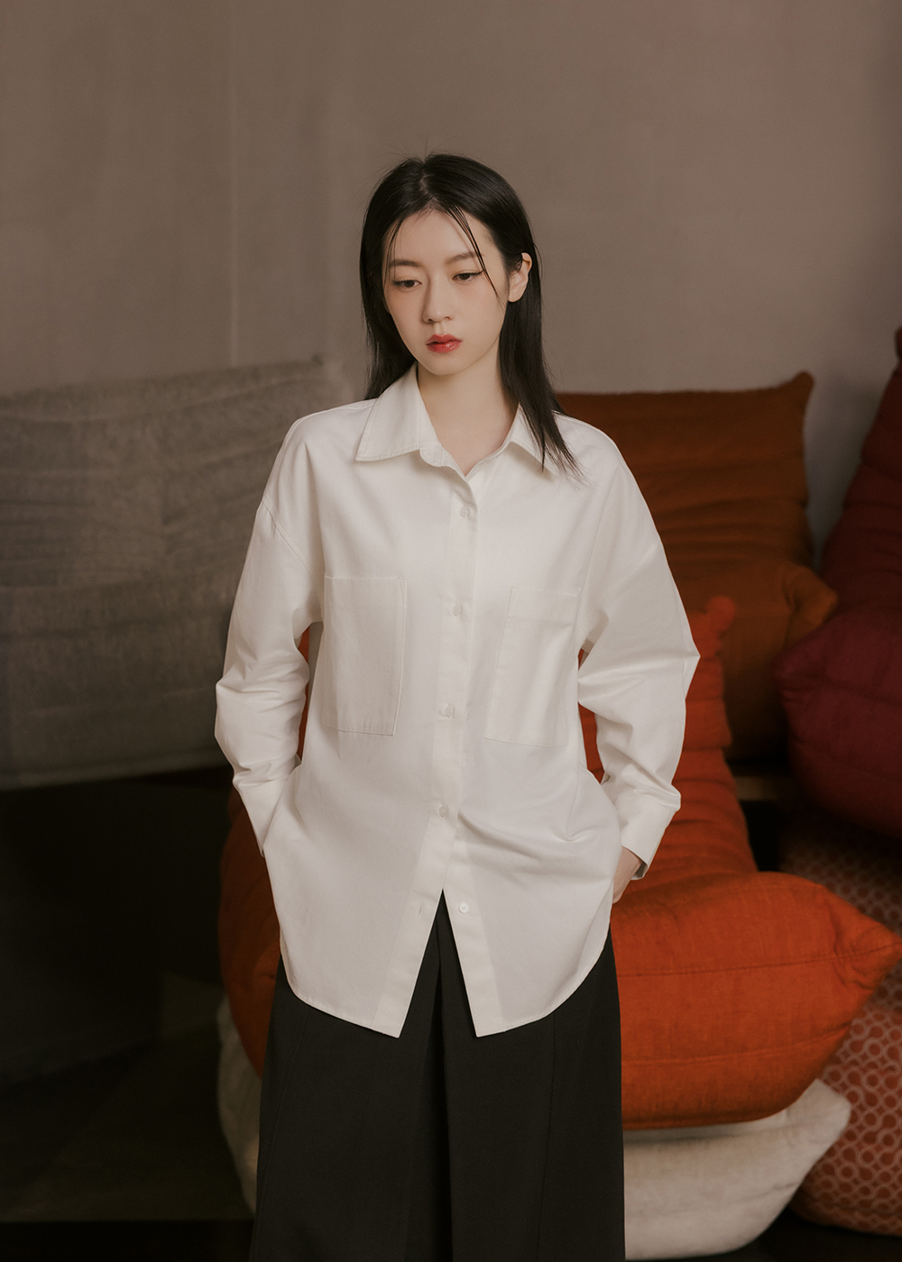 俐落口袋袖打褶襯衫