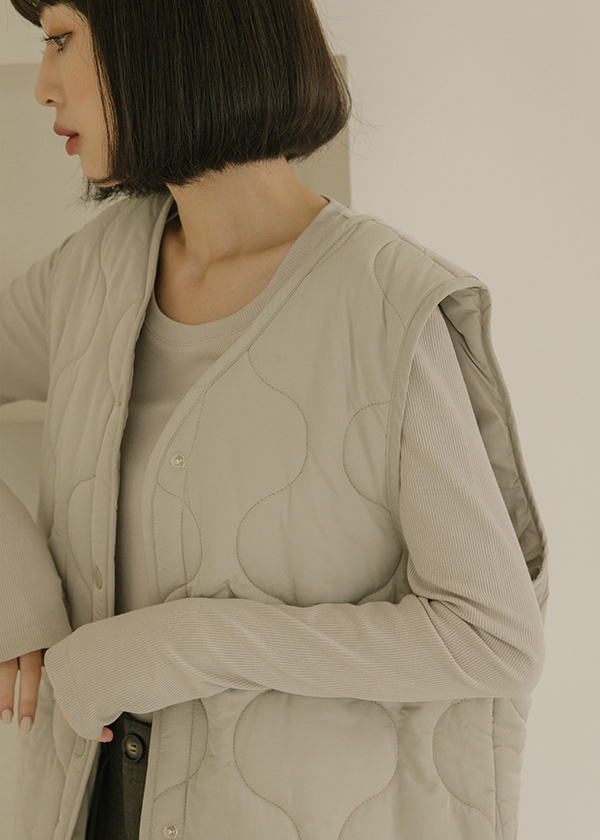 弧形壓棉質感排釦背心