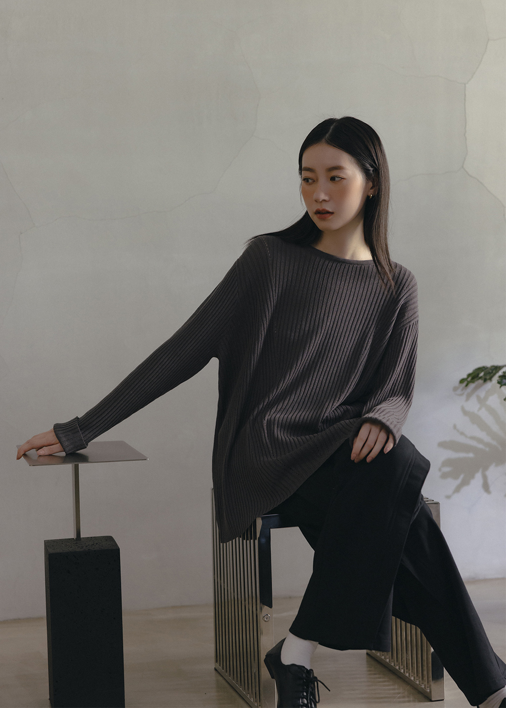 時髦坑條袖反褶針織上衣