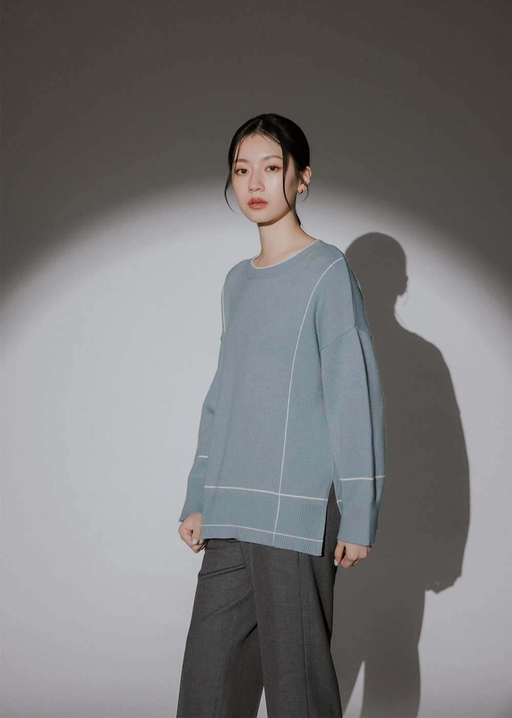 設計線條開衩針織上衣