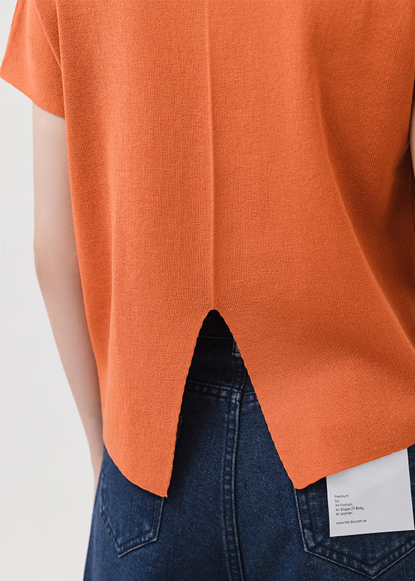 前後共穿簡約開衩針織上衣