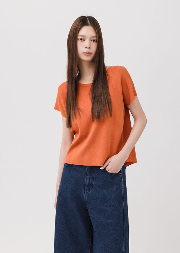 前後共穿簡約開衩針織上衣