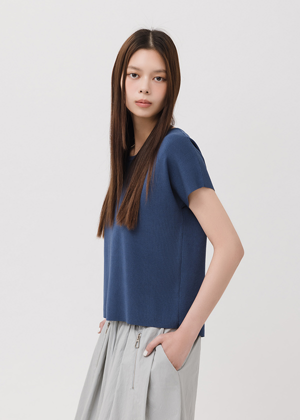 前後共穿簡約開衩針織上衣