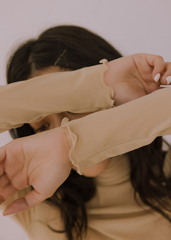 波浪收口透膚高領上衣