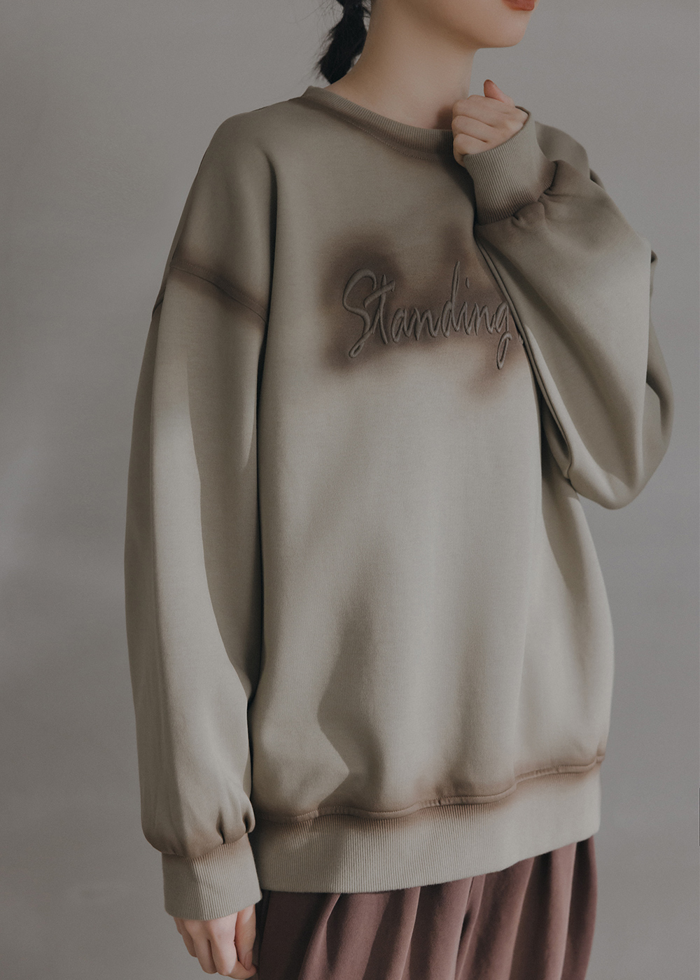 設計感特殊刷色立體字上衣