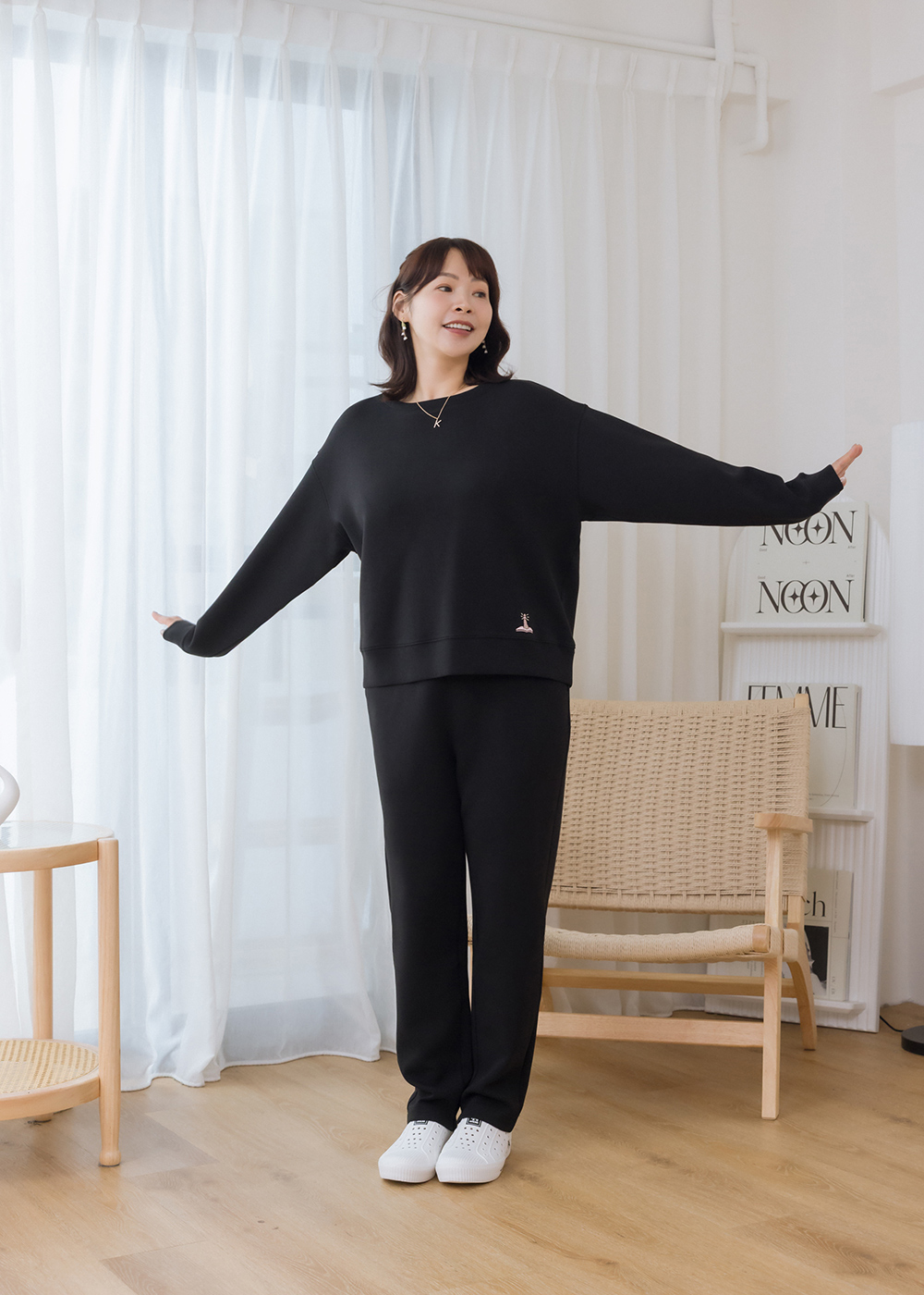 12月10號出貨-黝黝墨染書逸閑適棉T