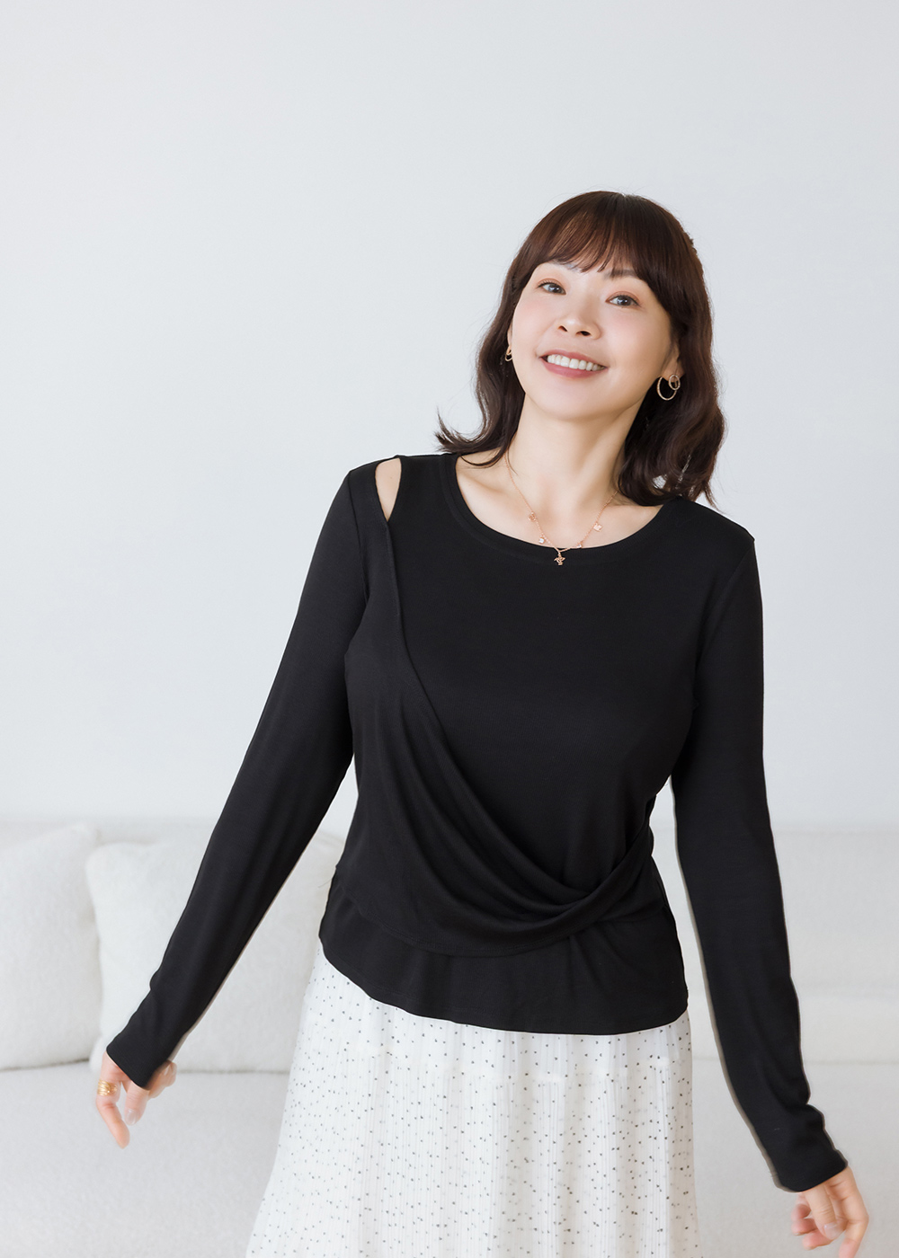 羅帶輕綃翦翦玄月上衣