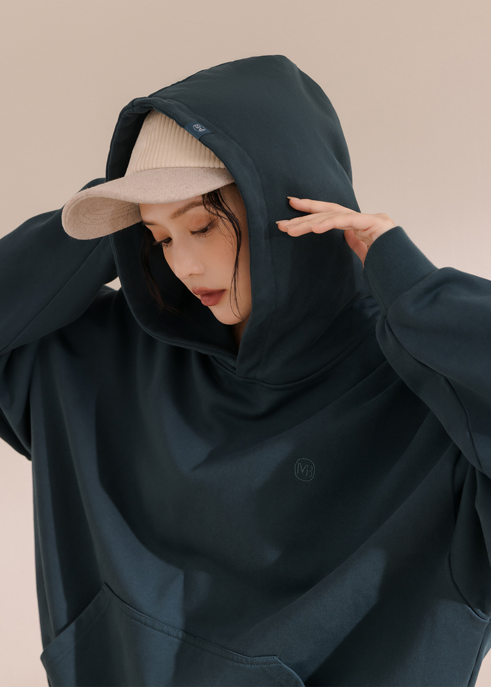 M系列品牌連帽刺繡T