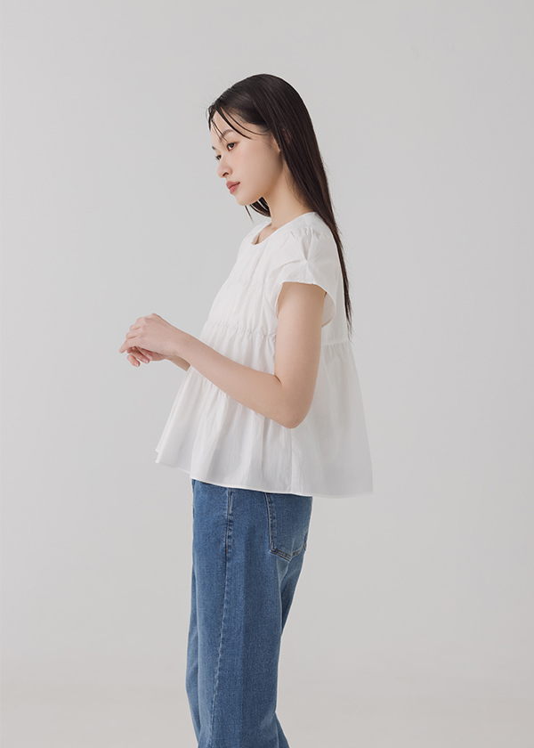 細緻荷葉A襬上衣