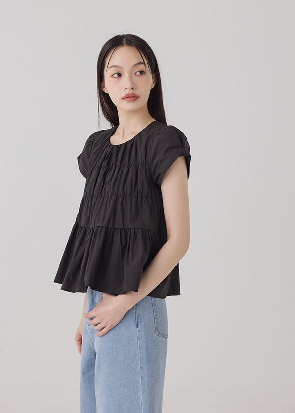 細緻荷葉A襬上衣
