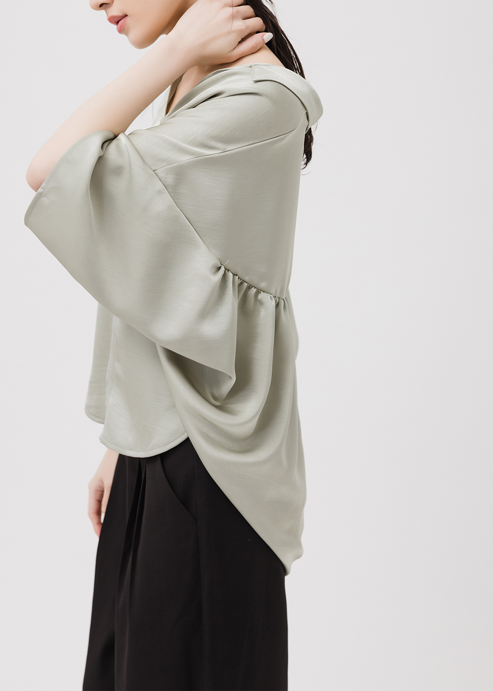 珍珠光澤V領上衣