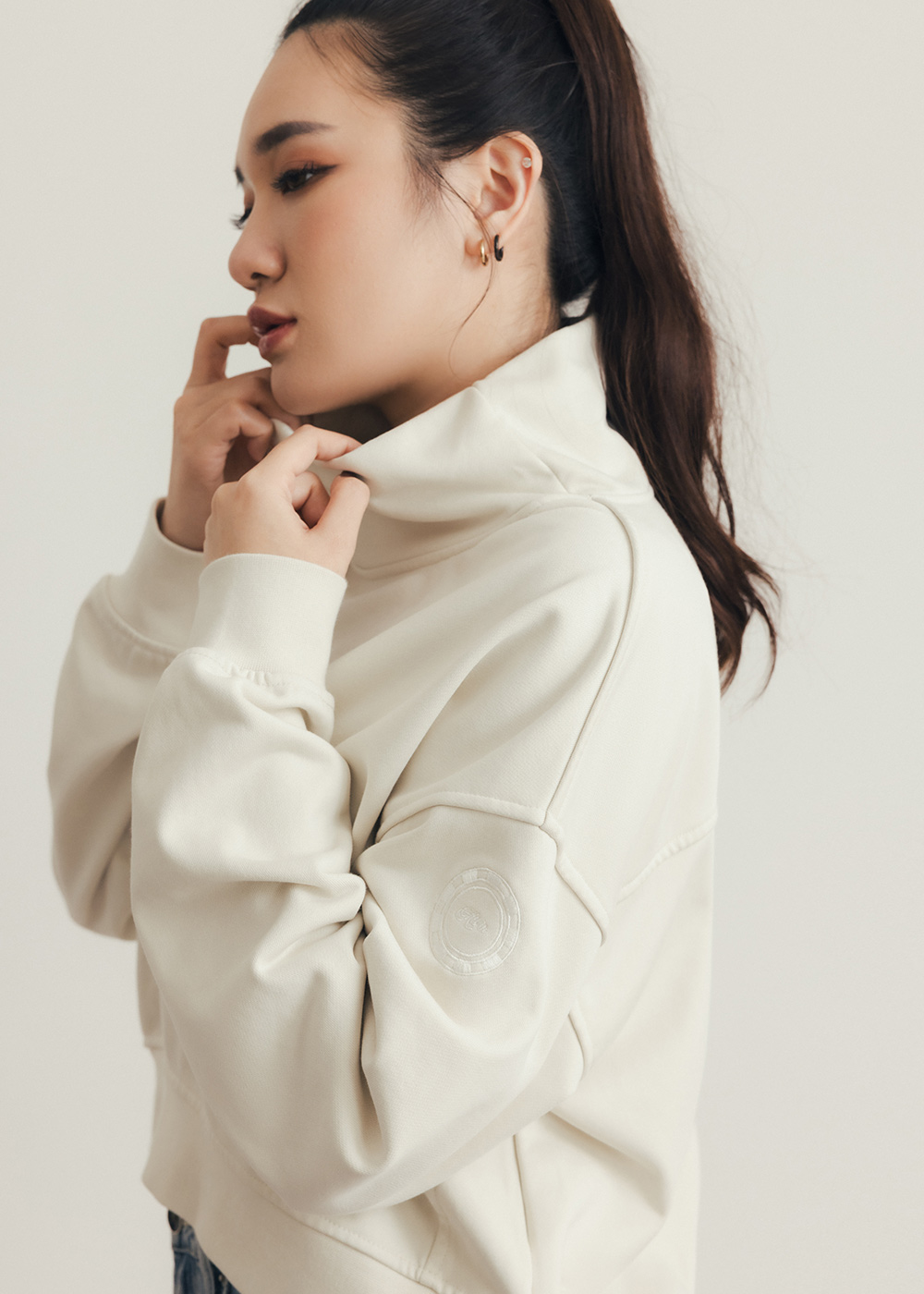 高領剪接ALL IN上衣