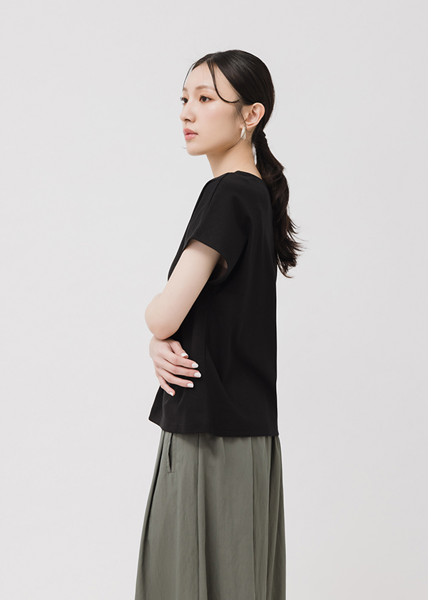 液態氨柔挺棉-俐落V領T恤