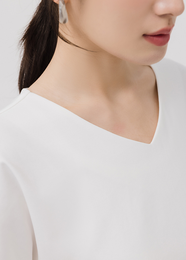 液態氨柔挺棉-俐落V領T恤