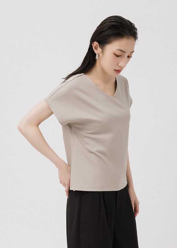 液態氨柔挺棉-俐落V領T恤