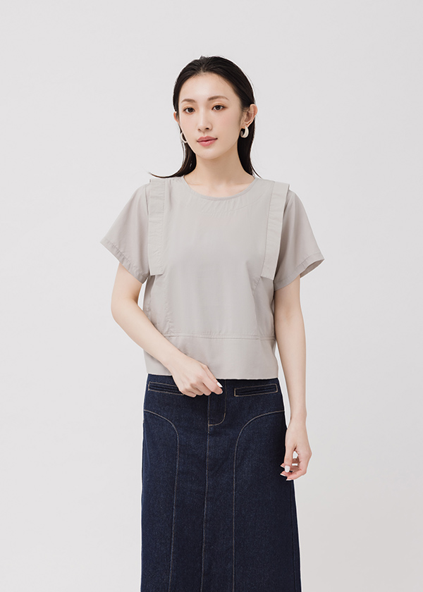 剪接設計後開釦上衣
