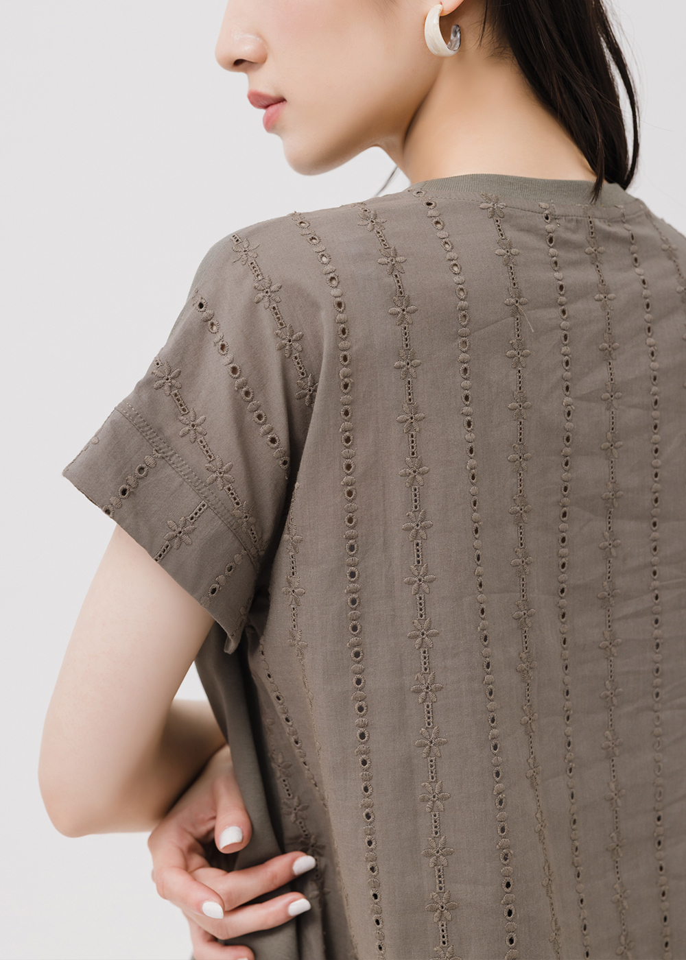 日常蕾絲造型拼接上衣