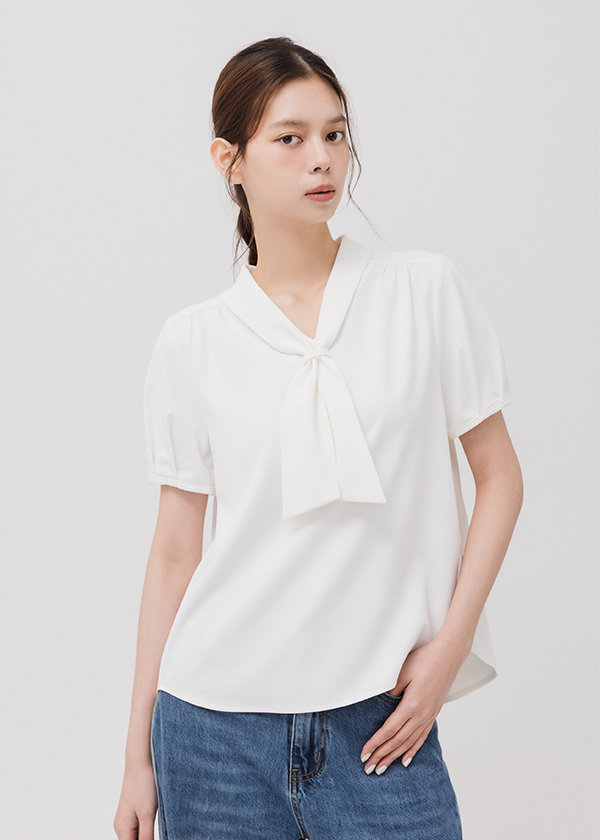 日常領巾造型上衣