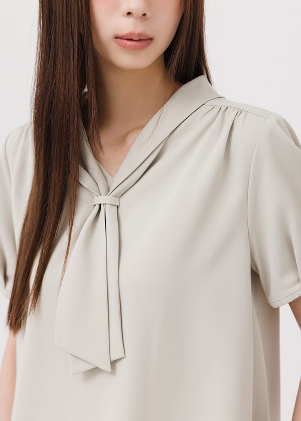 日常領巾造型上衣