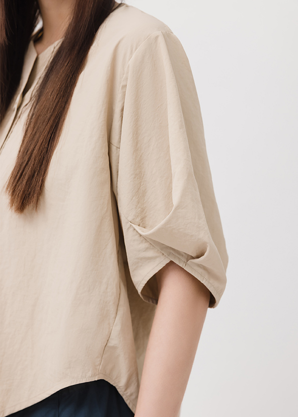 輕盈雅緻造型上衣