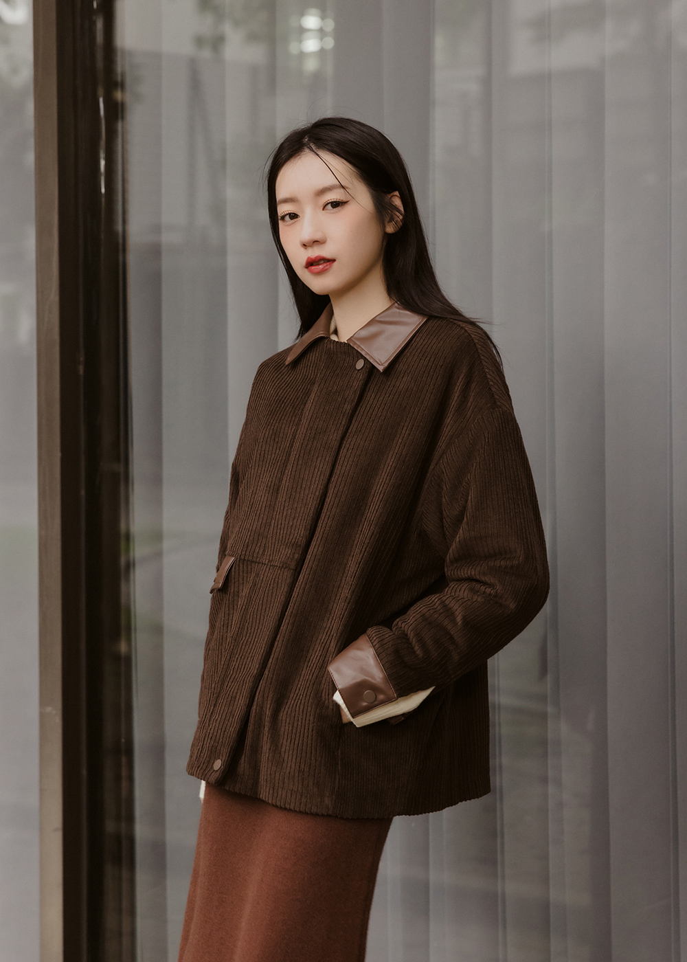 絨布拼接皮革穀倉外套