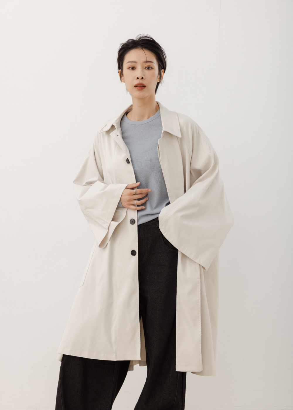 時尚寬袖大傘擺設計風衣