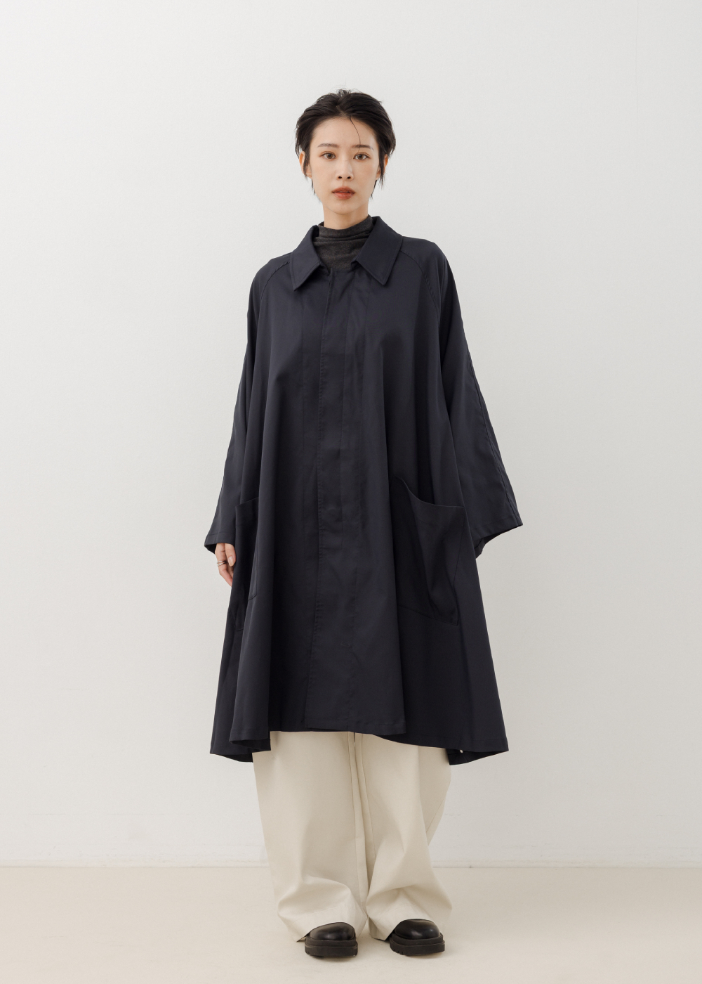 時尚寬袖大傘擺設計風衣