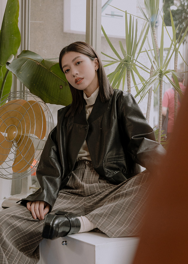 時髦俐落無領騎士皮外套