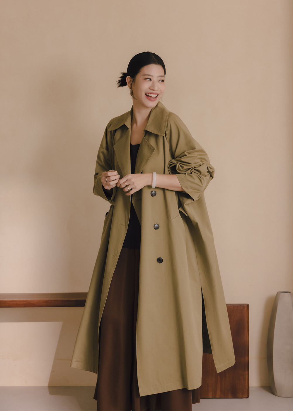 輕質長版傘狀剪裁風衣