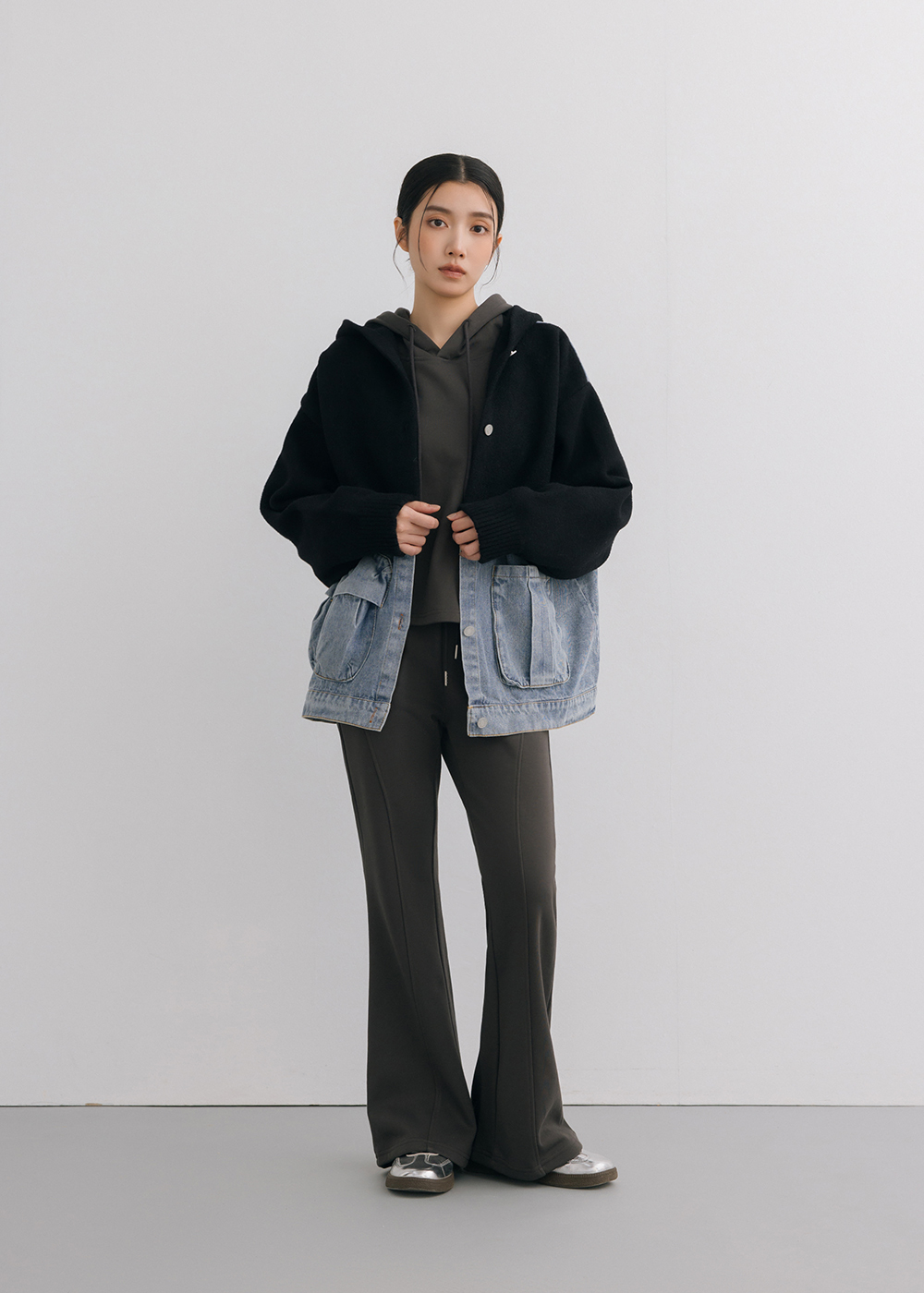 牛仔拼接撞色帽T外套