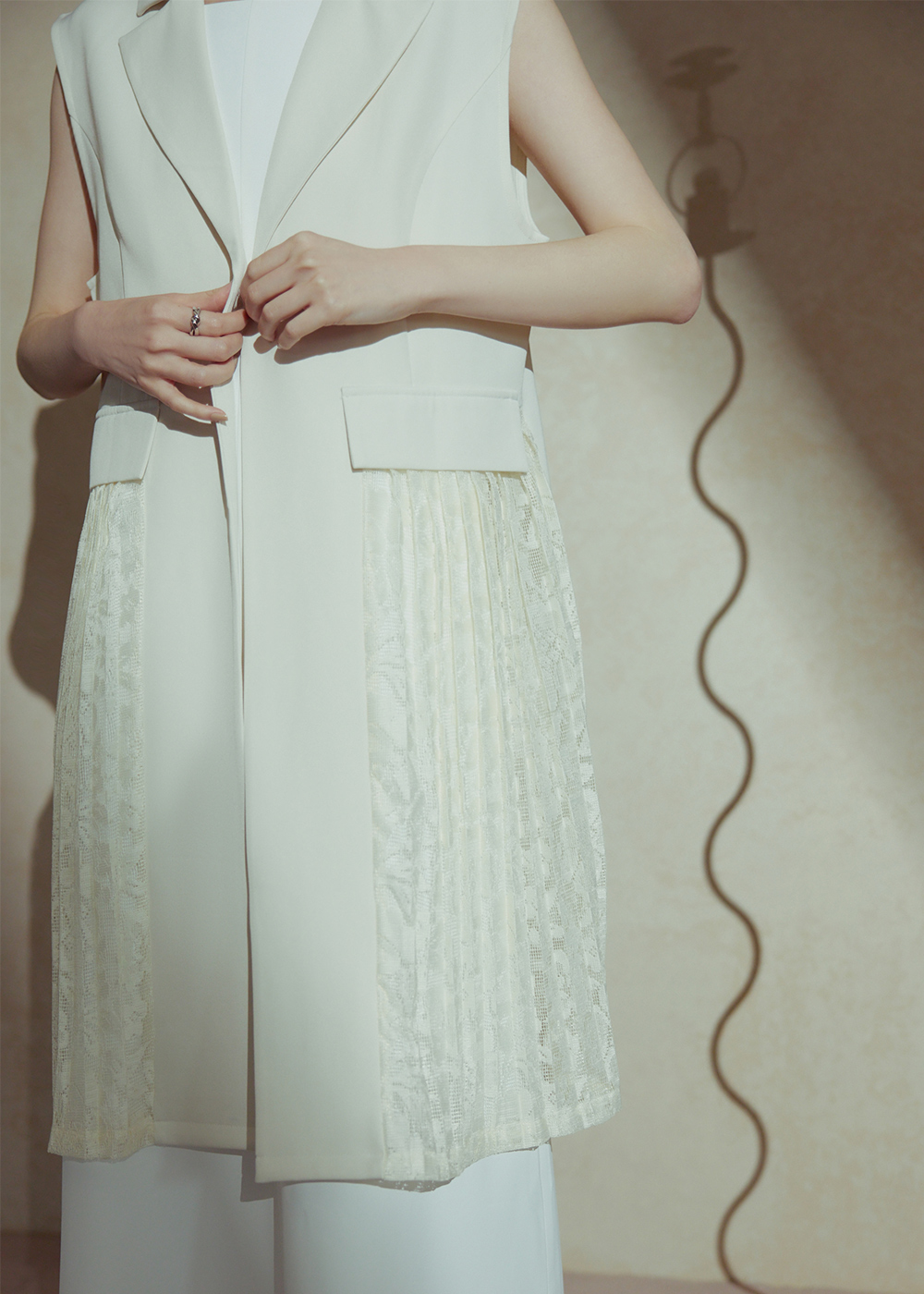 個性拼接蕾絲西裝背心