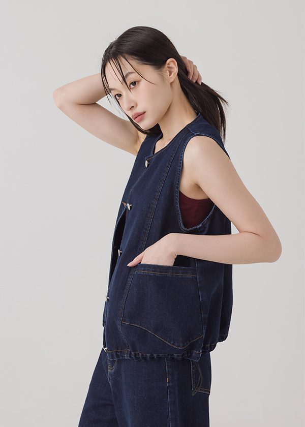酷酷女生丹寧壓線背心
