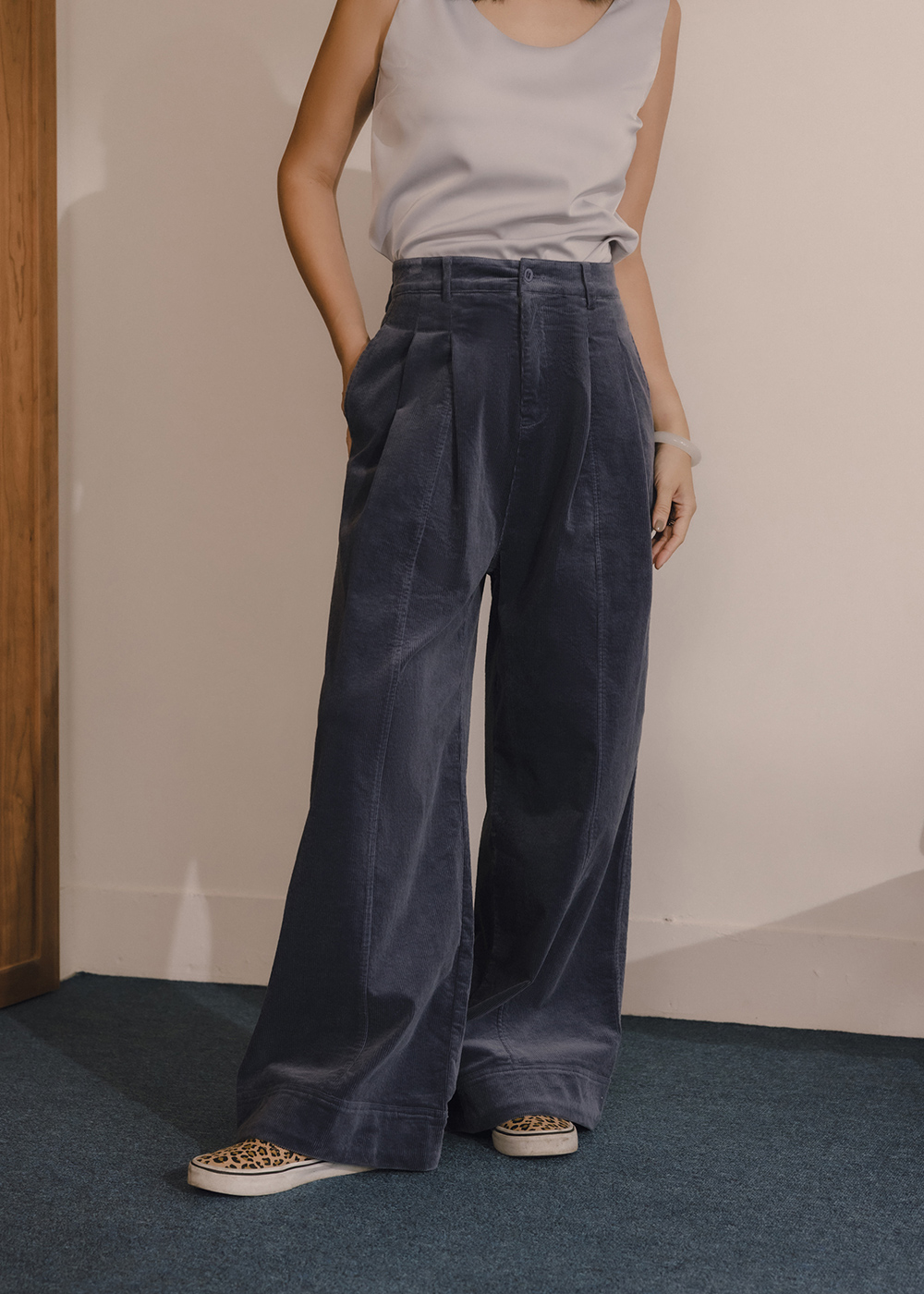 燈心絨抽摺寬褲