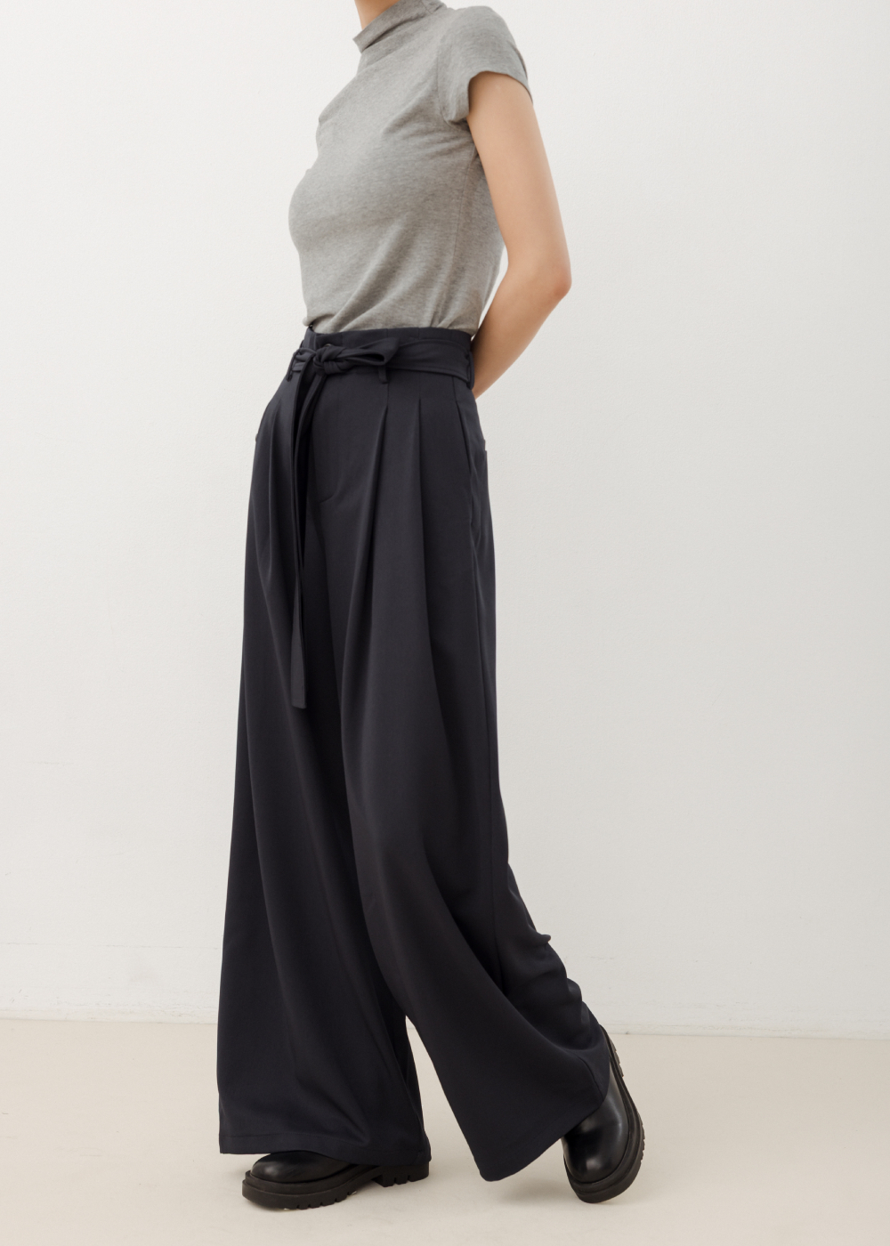 高腰綁帶率性直筒寬褲