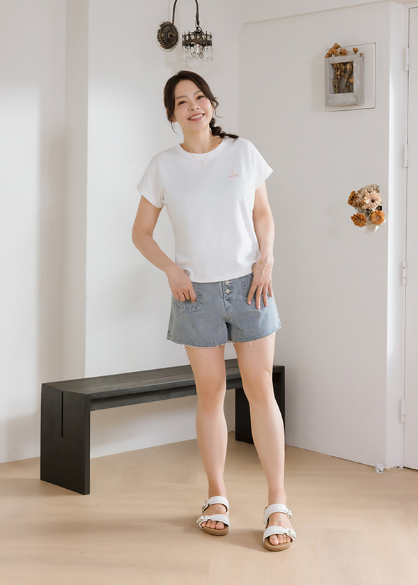 疊疊弄影率性排釦短褲-預購6月中出貨