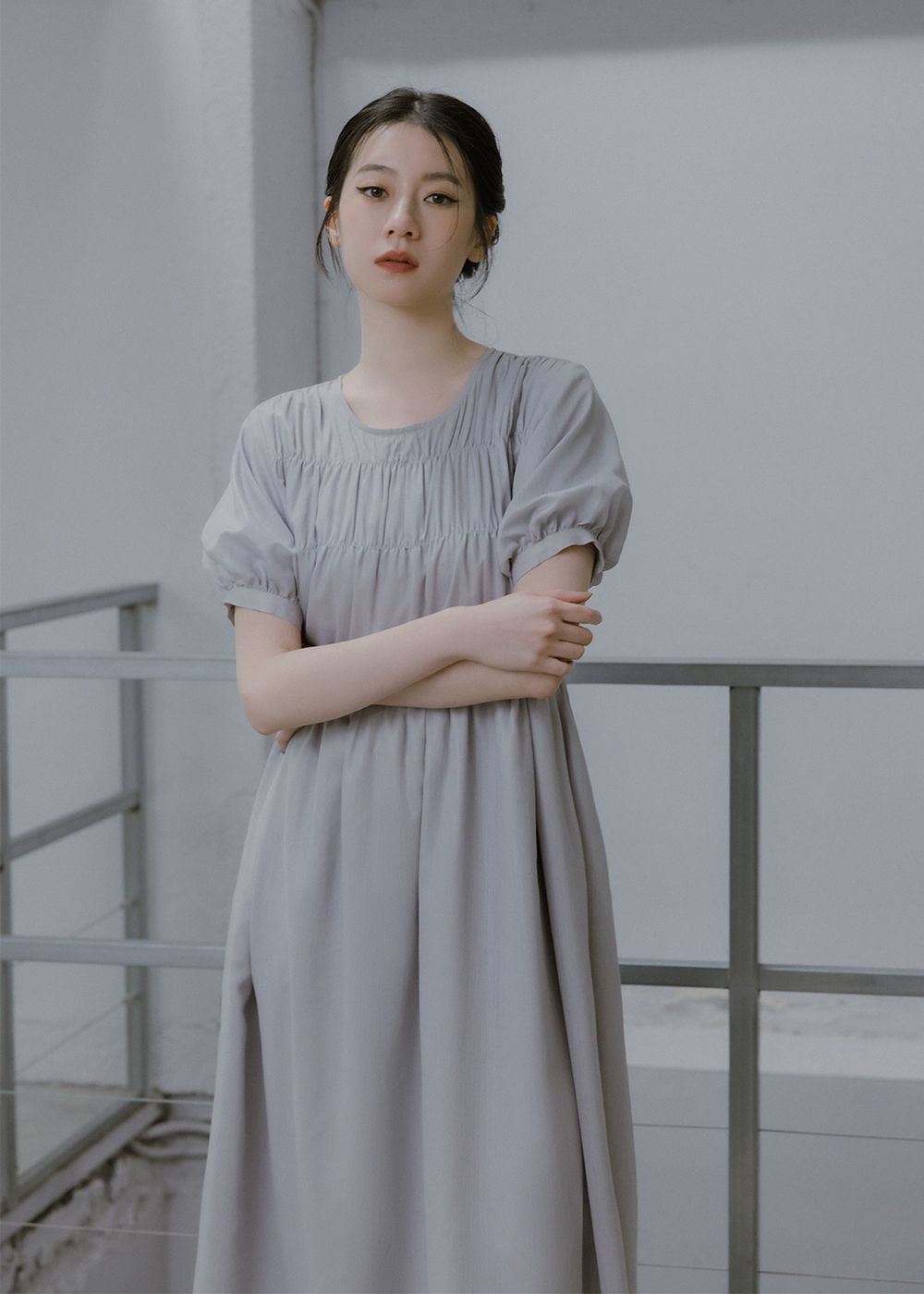 細褶蓬蓬袖洋裝