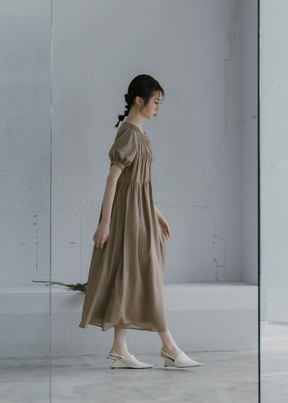 細褶蓬蓬袖洋裝