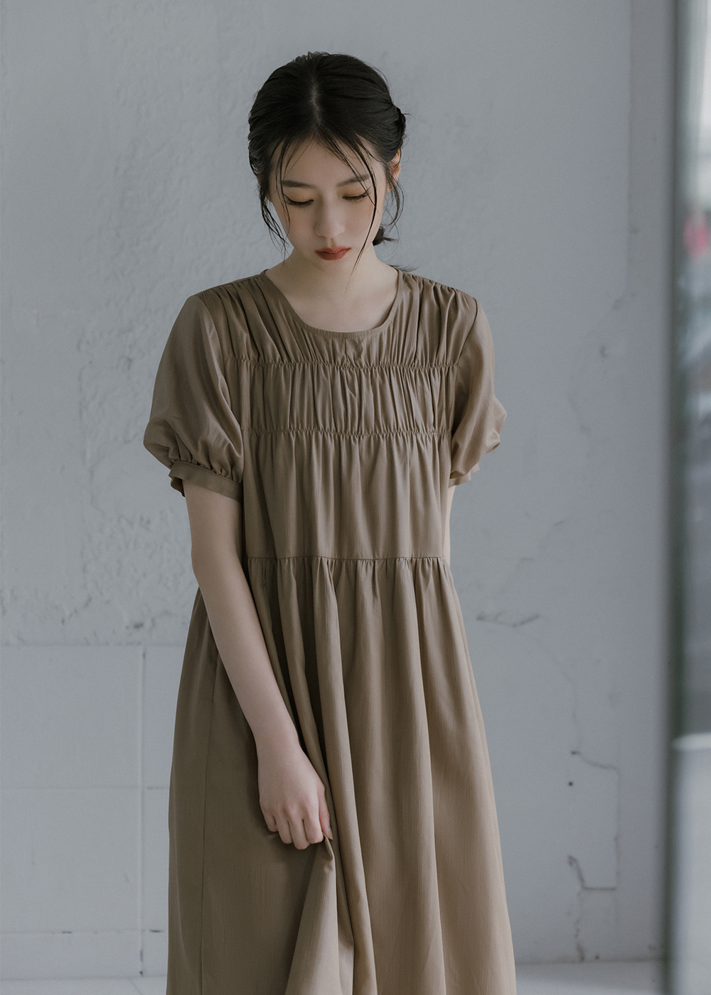 細褶蓬蓬袖洋裝