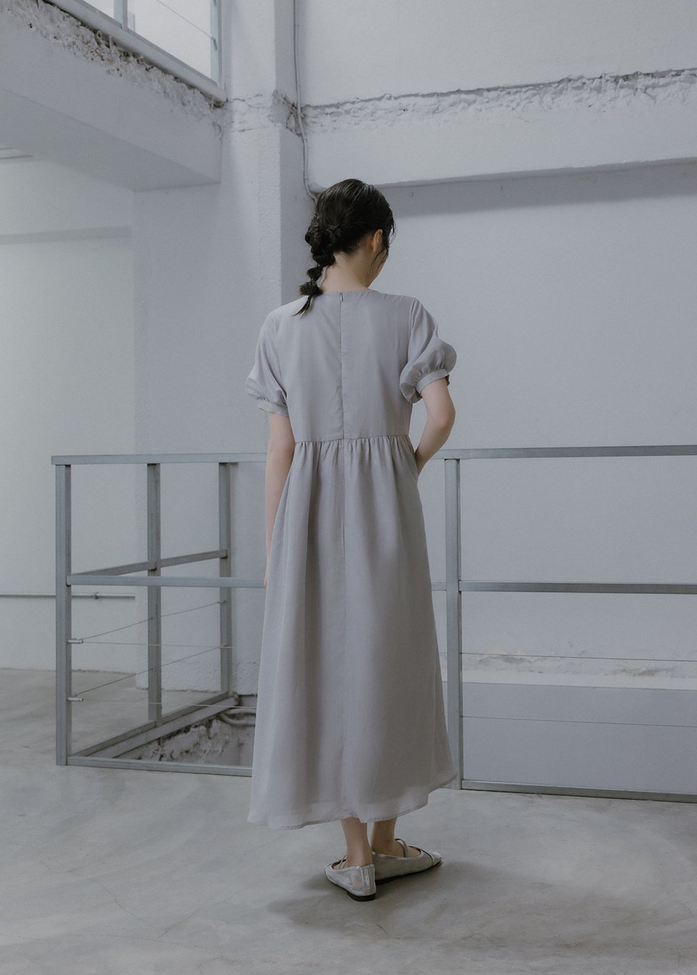 細褶蓬蓬袖洋裝