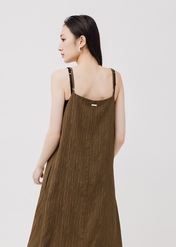 質感紋路肩帶開衩洋裝